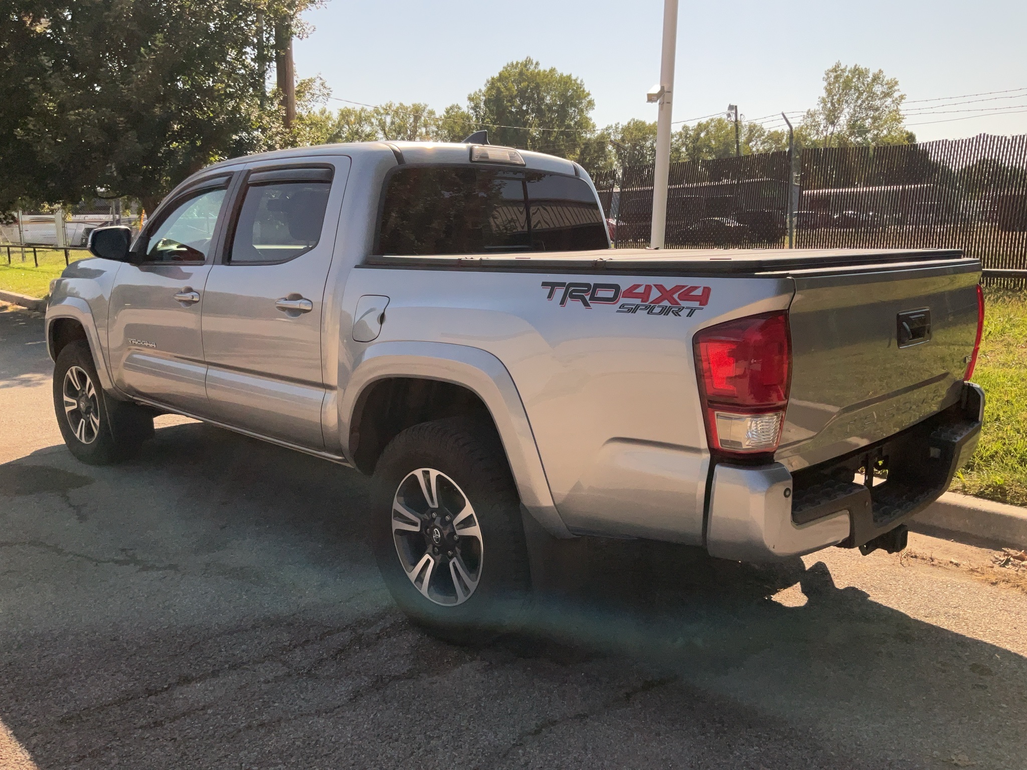 2017 Toyota Tacoma TRD Sport 6