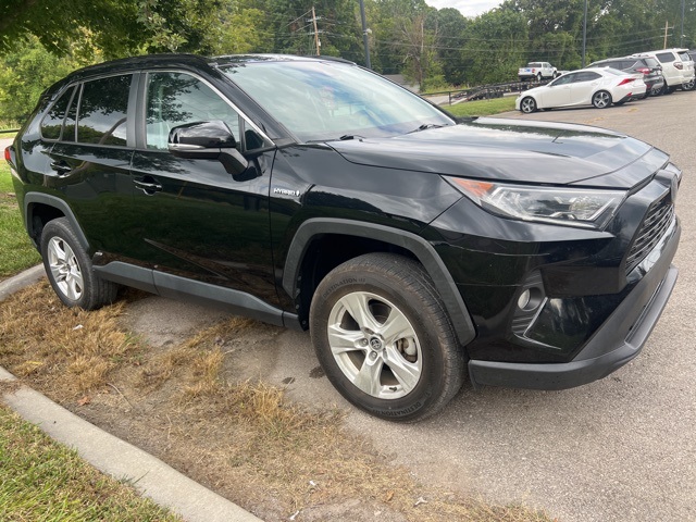 2021 Toyota RAV4 Hybrid XLE 3