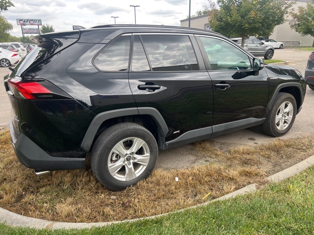 2021 Toyota RAV4 Hybrid XLE 4