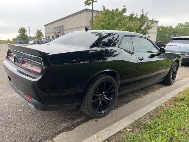 2017 Dodge Challenger SXT 4