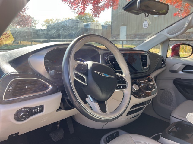 2019 Chrysler Pacifica Hybrid Limited 7