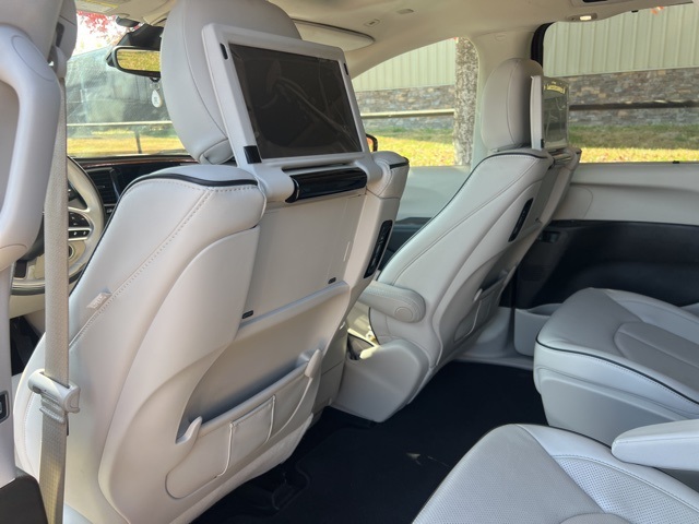 2019 Chrysler Pacifica Hybrid Limited 9