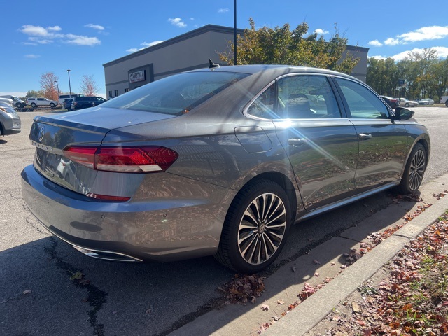 2022 Volkswagen Passat 2.0T Limited Edition 4