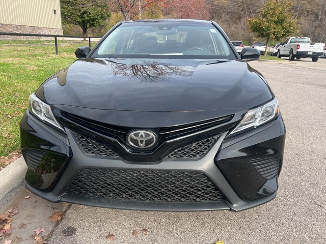 2018 Toyota Camry SE 2