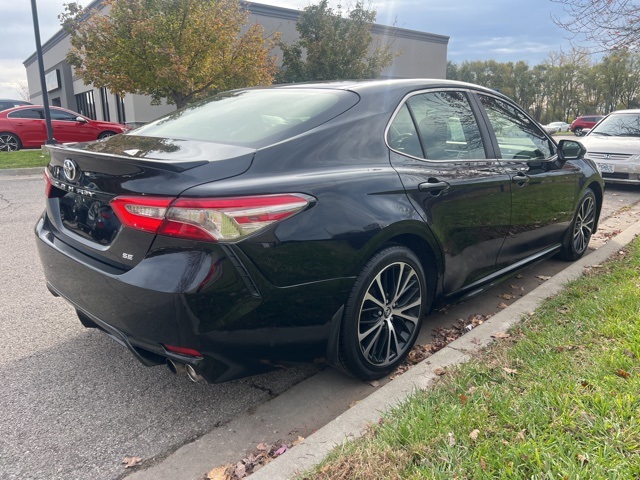 2018 Toyota Camry SE 4