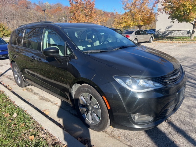 2018 Chrysler Pacifica Hybrid Limited 3