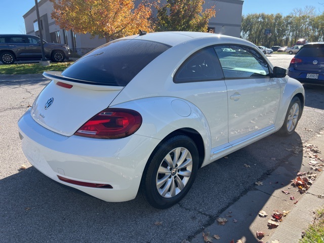 2019 Volkswagen Beetle 2.0T S 4