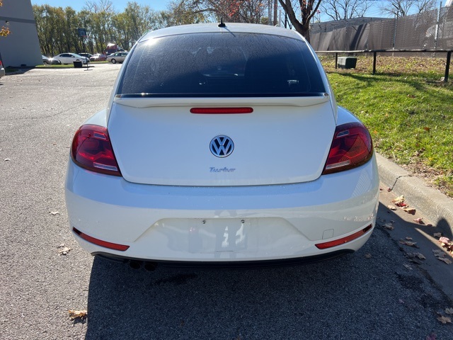 2019 Volkswagen Beetle 2.0T S 5