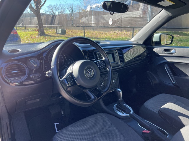 2019 Volkswagen Beetle 2.0T S 8