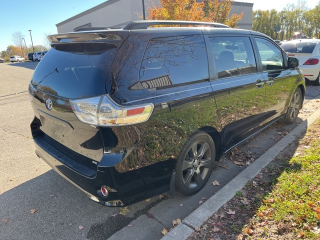 2015 Toyota Sienna SE 2