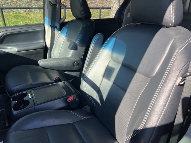 2015 Toyota Sienna SE 6