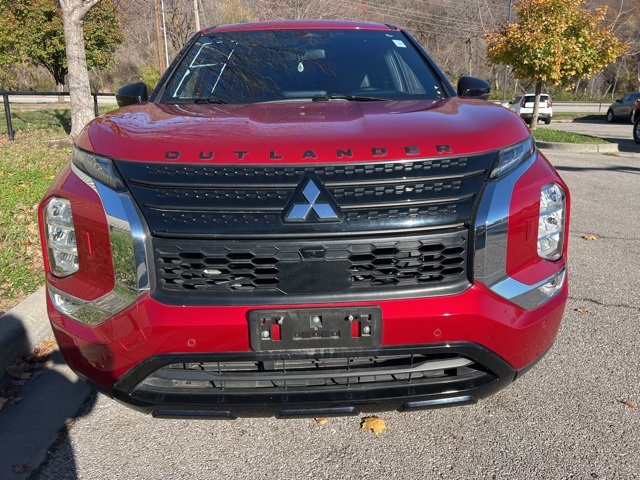 2022 Mitsubishi Outlander Black Edition 2