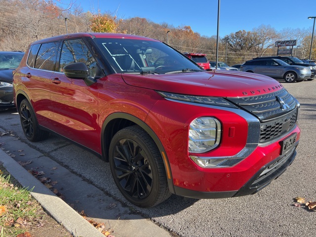 2022 Mitsubishi Outlander Black Edition 3