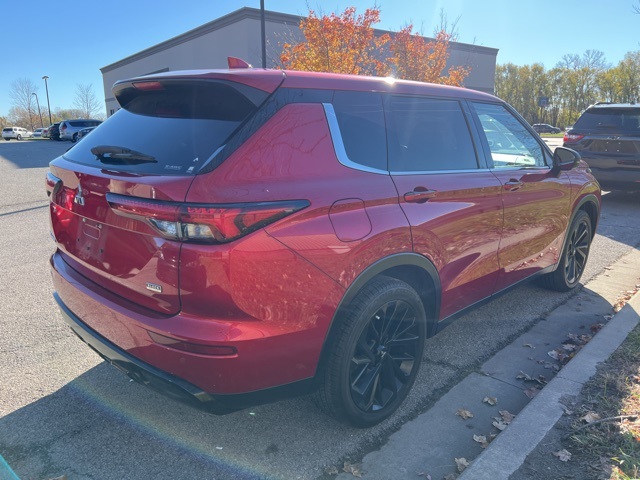 2022 Mitsubishi Outlander Black Edition 4