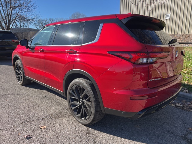 2022 Mitsubishi Outlander Black Edition 6