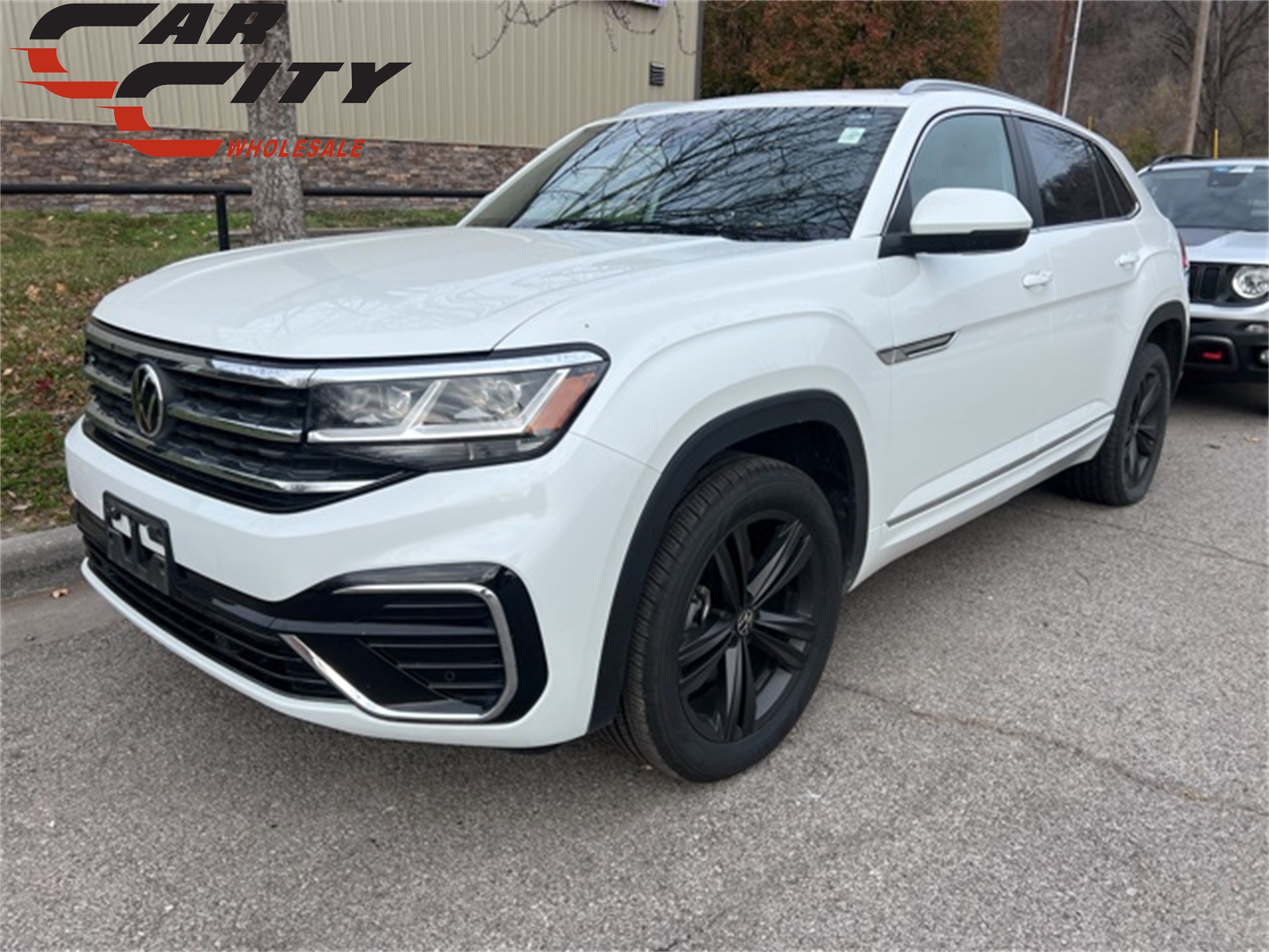 2022 Volkswagen Atlas Cross Sport 3.6L V6 SEL R-Line 1