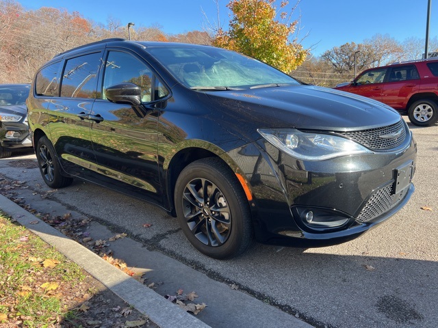 2020 Chrysler Pacifica Launch Edition 3