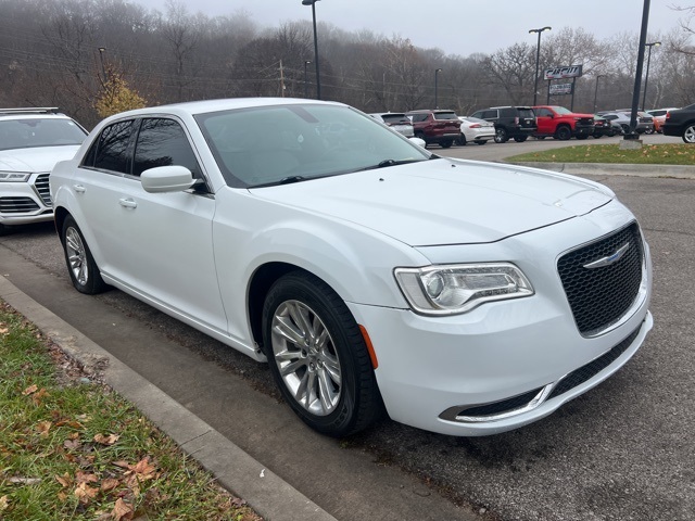 2018 Chrysler 300 Touring 3