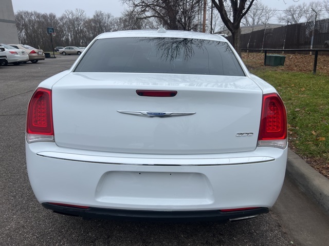 2018 Chrysler 300 Touring 5