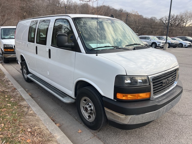 2022 GMC Savana 2500 Work Van 3