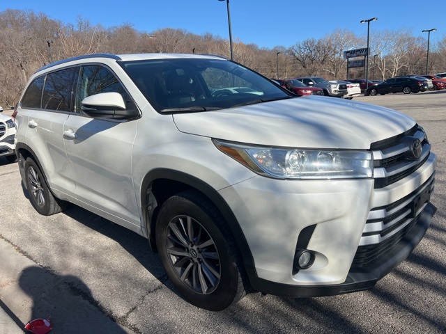 2017 Toyota Highlander XLE 3