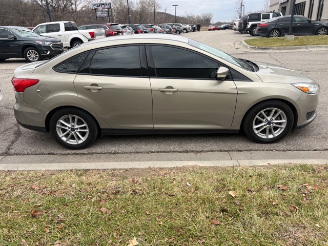 2015 Ford Focus SE 8