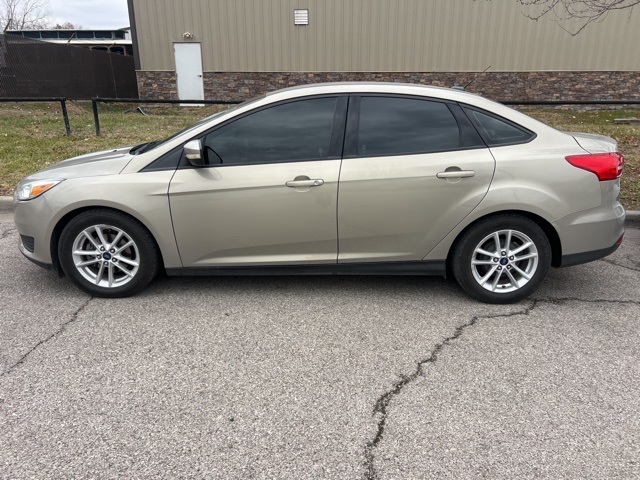 2015 Ford Focus SE 10