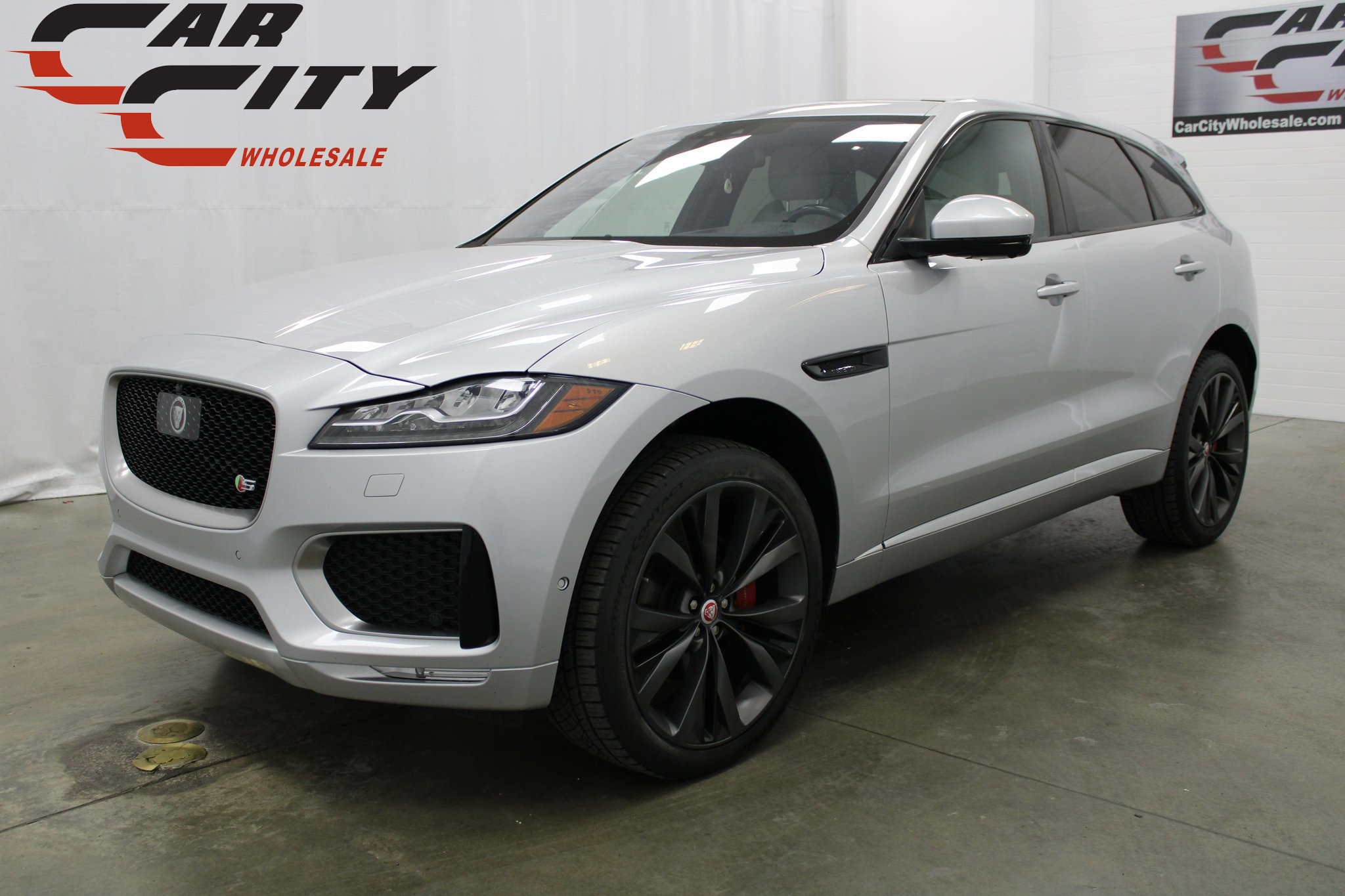 2017 Jaguar F-PACE First Edition 1