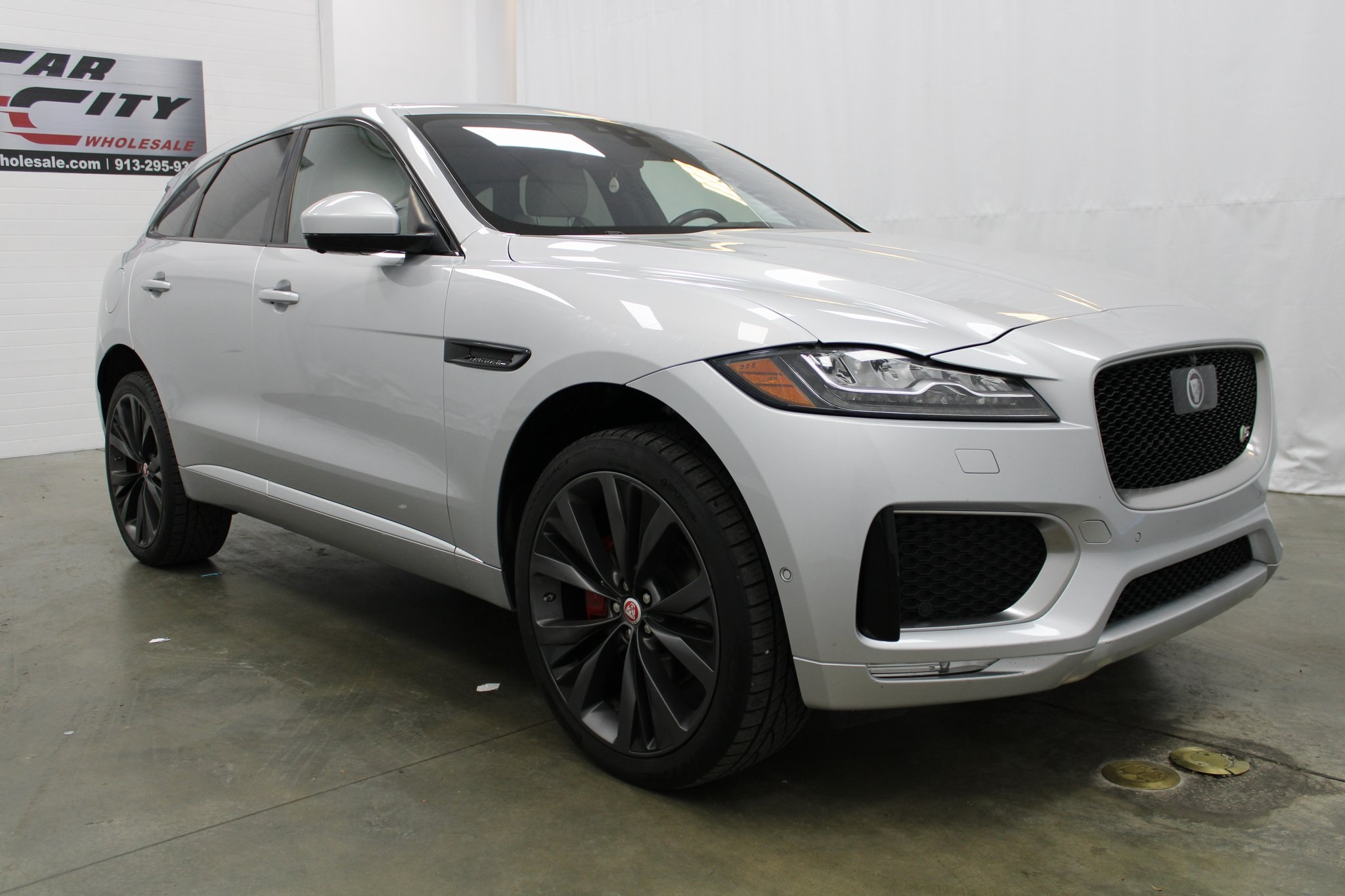 2017 Jaguar F-PACE First Edition 3