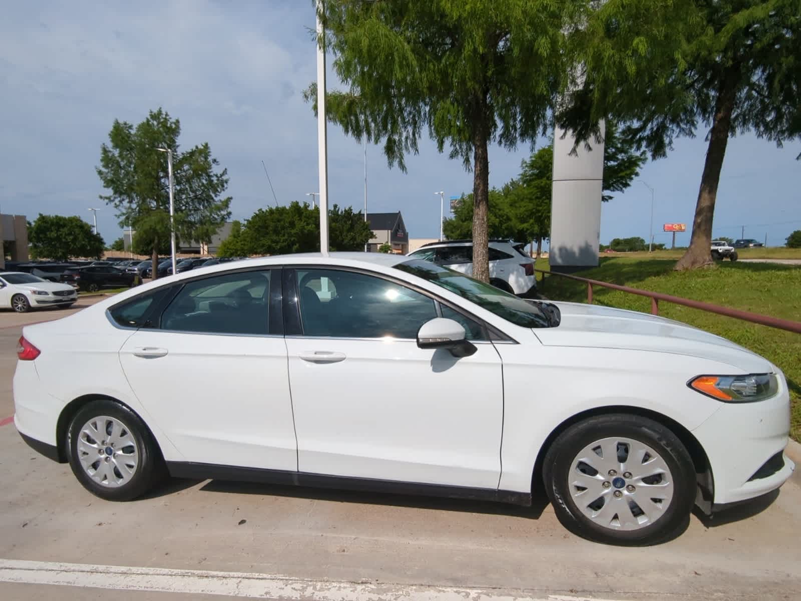 2013 Ford Fusion S 3