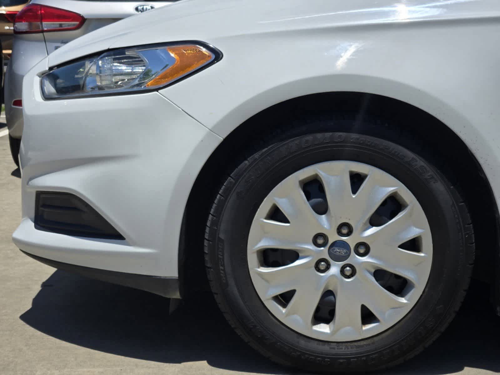 2013 Ford Fusion S 8