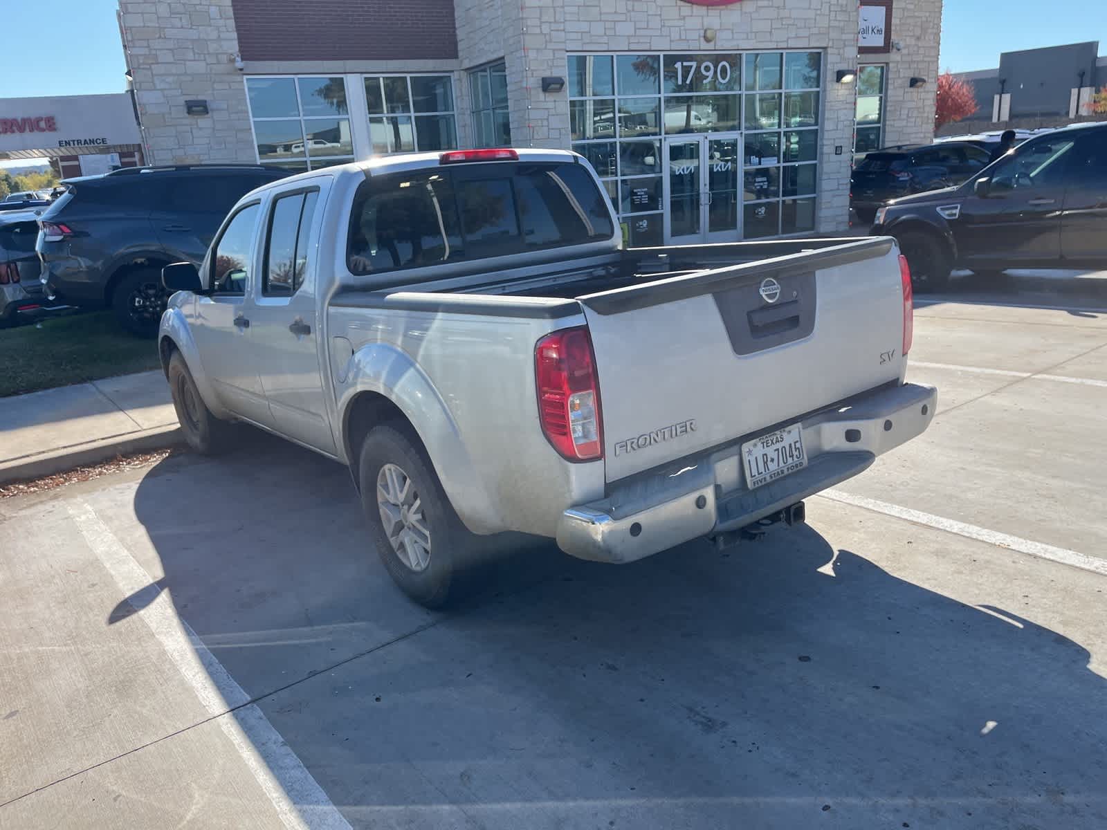 2014 Nissan Frontier SV 2WD Crew Cab SWB Auto 4