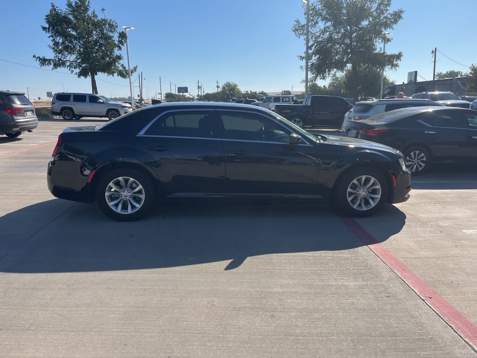 2015 Chrysler 300 Limited 4