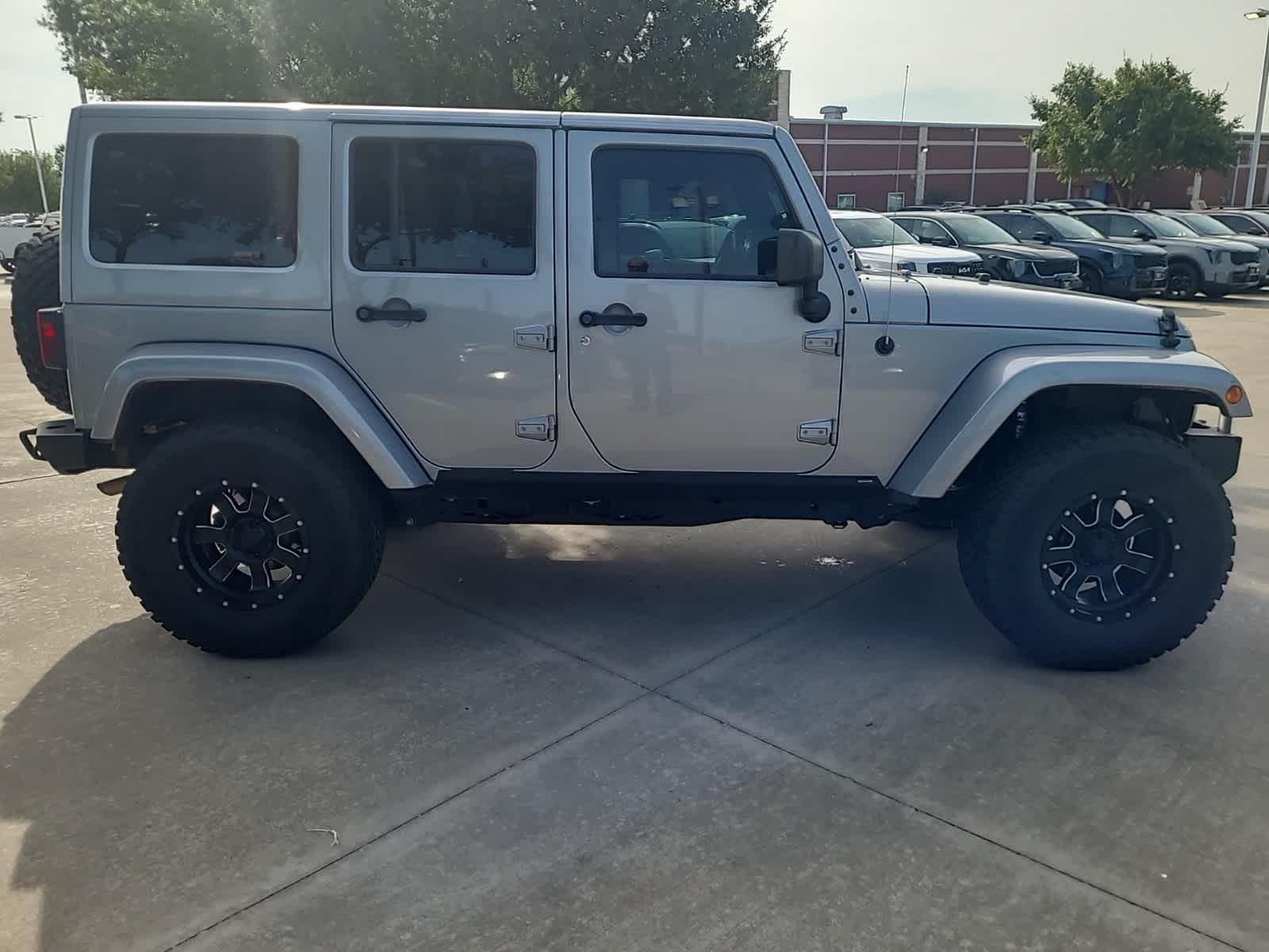 2016 Jeep Wrangler Unlimited Sahara 4