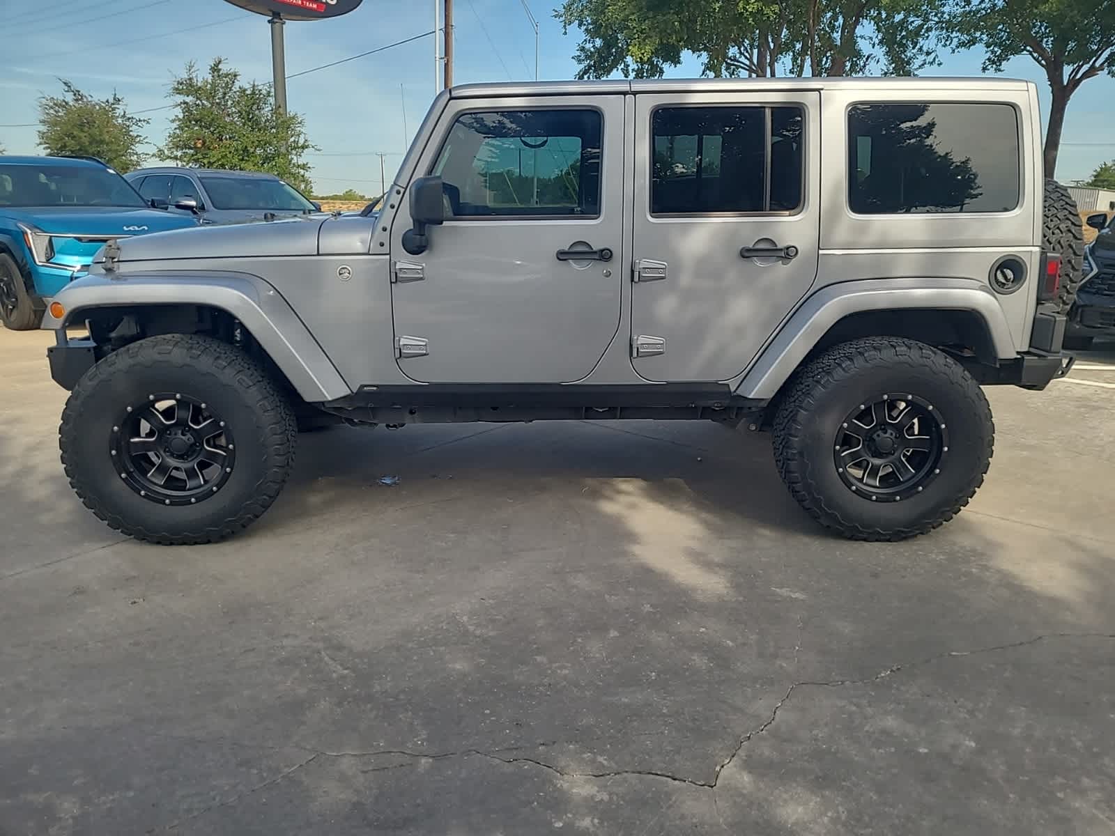 2016 Jeep Wrangler Unlimited Sahara 8