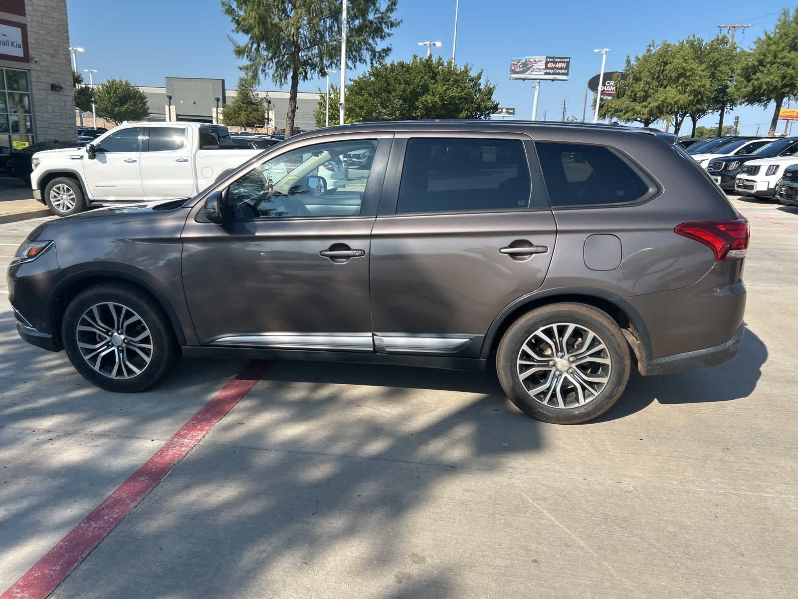 2016 Mitsubishi Outlander SE 8