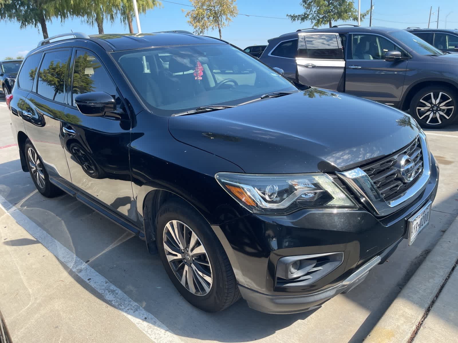 2017 Nissan Pathfinder S 3