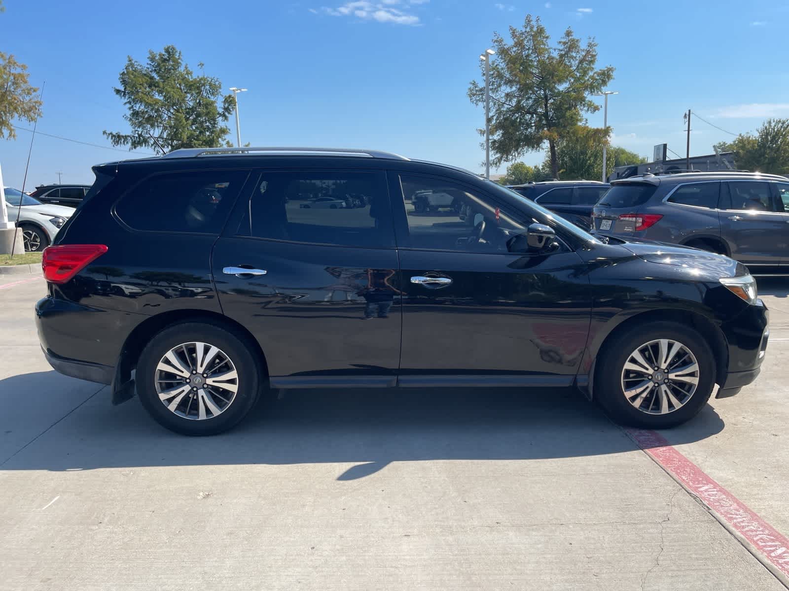 2017 Nissan Pathfinder S 4