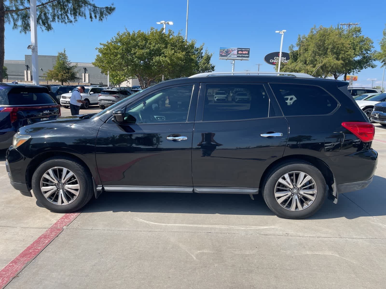 2017 Nissan Pathfinder S 8