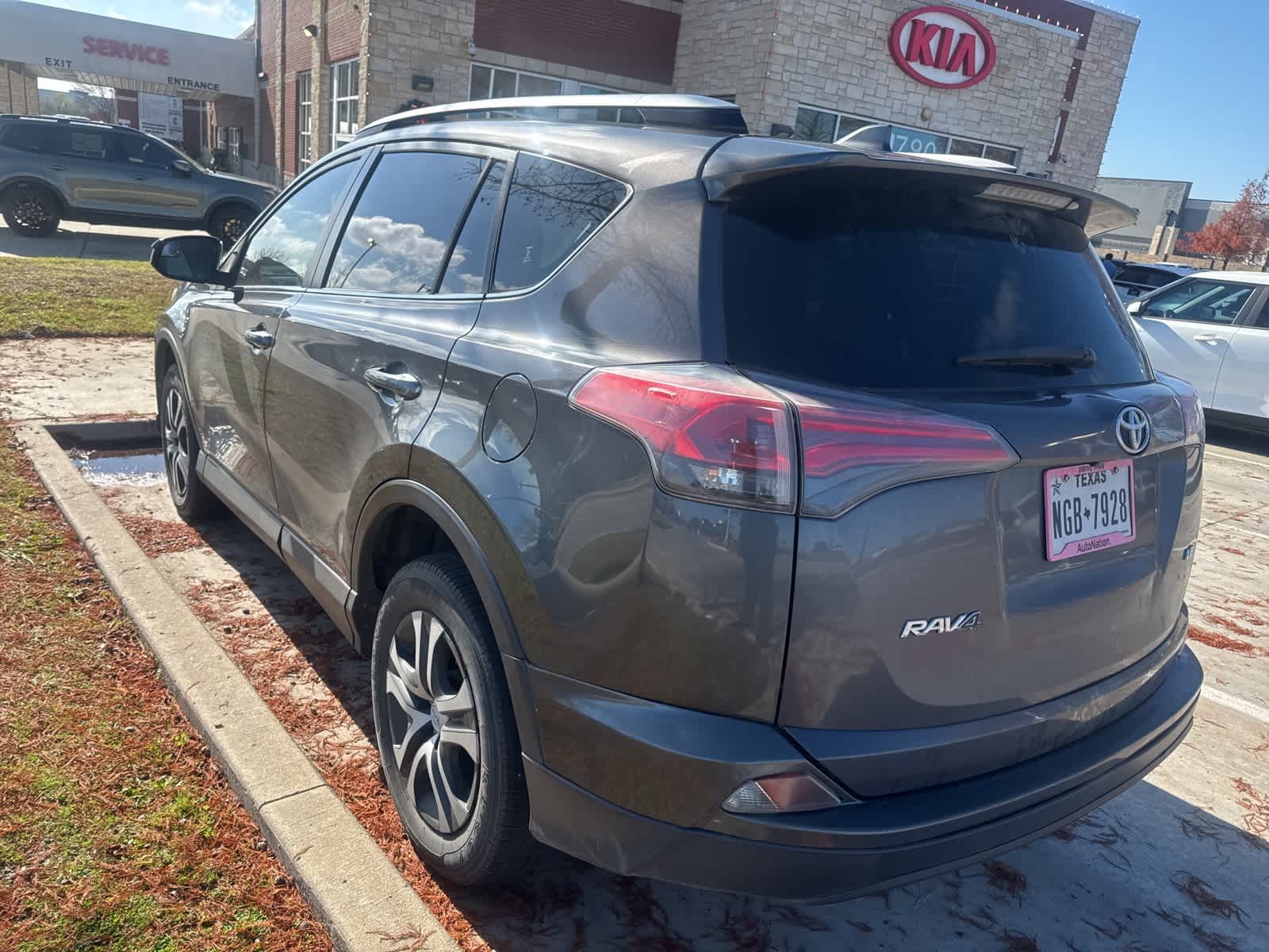 2017 Toyota RAV4 LE 7