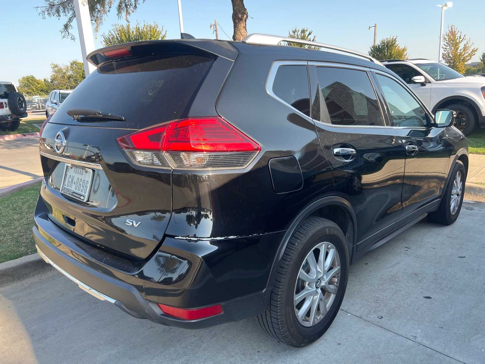 2017 Nissan Rogue SV 4