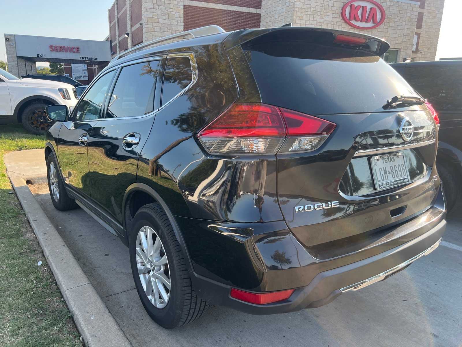 2017 Nissan Rogue SV 6