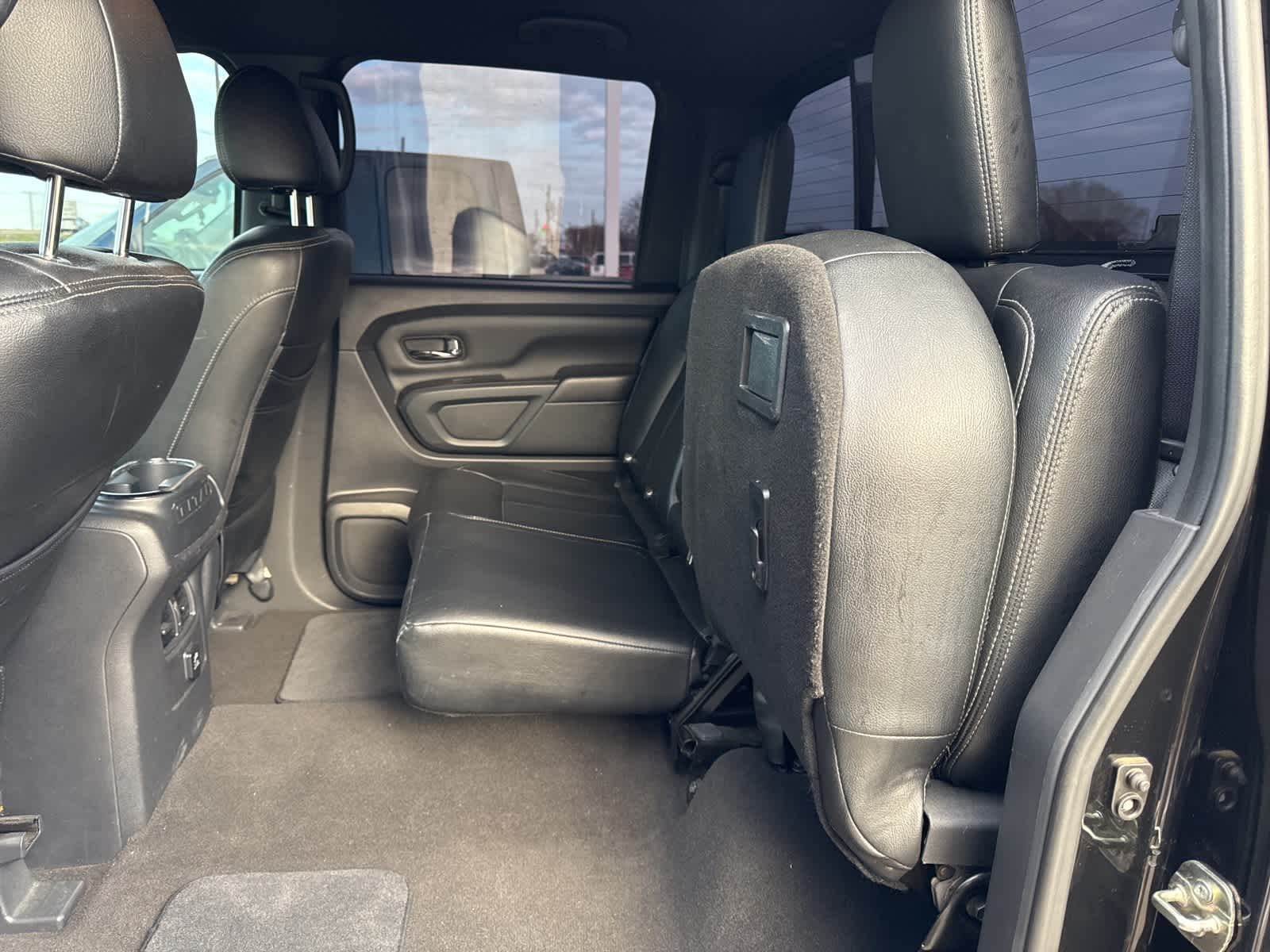 2018 Nissan Titan SV 4x2 Crew Cab 9