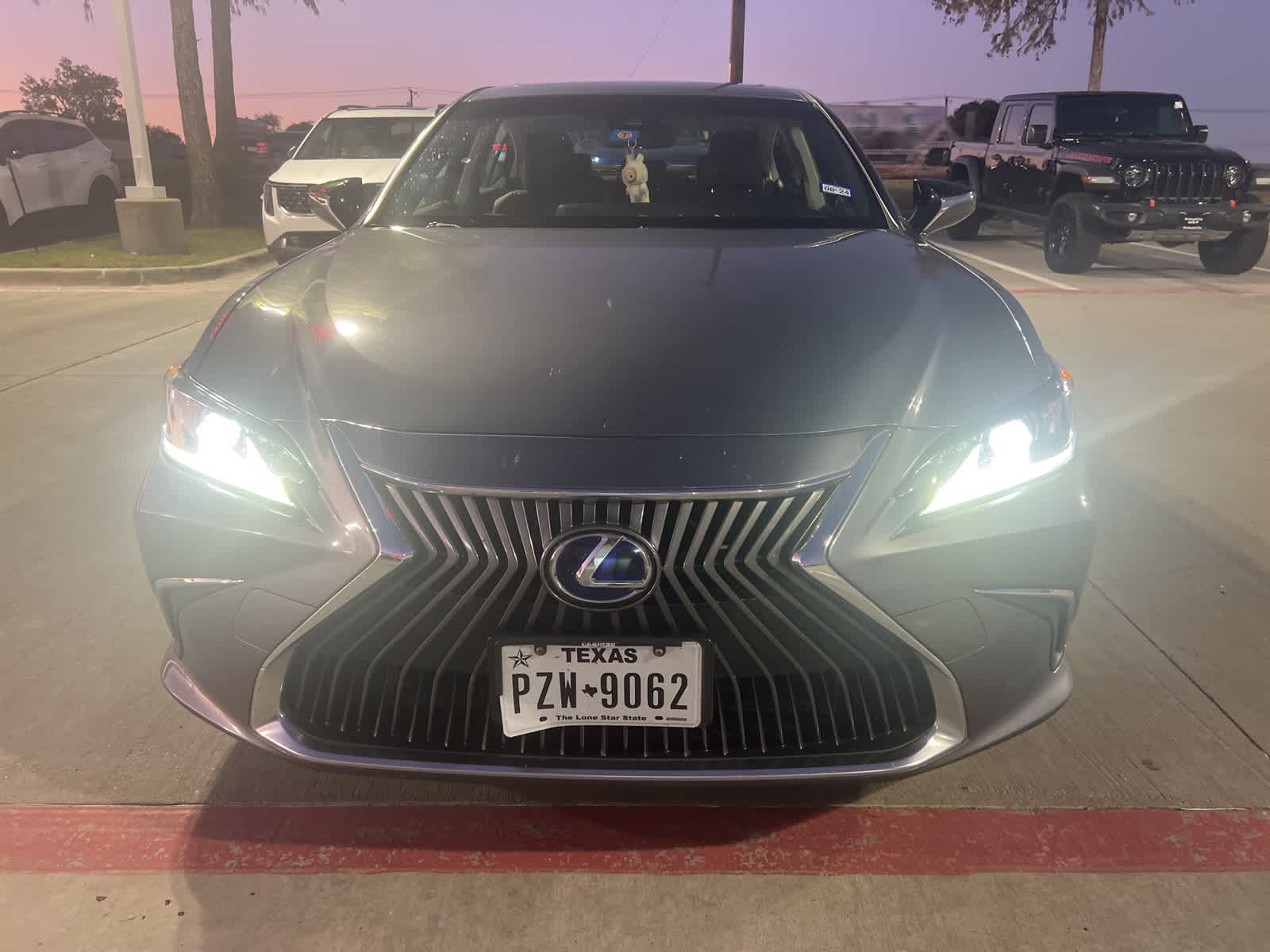 2019 Lexus ES  2