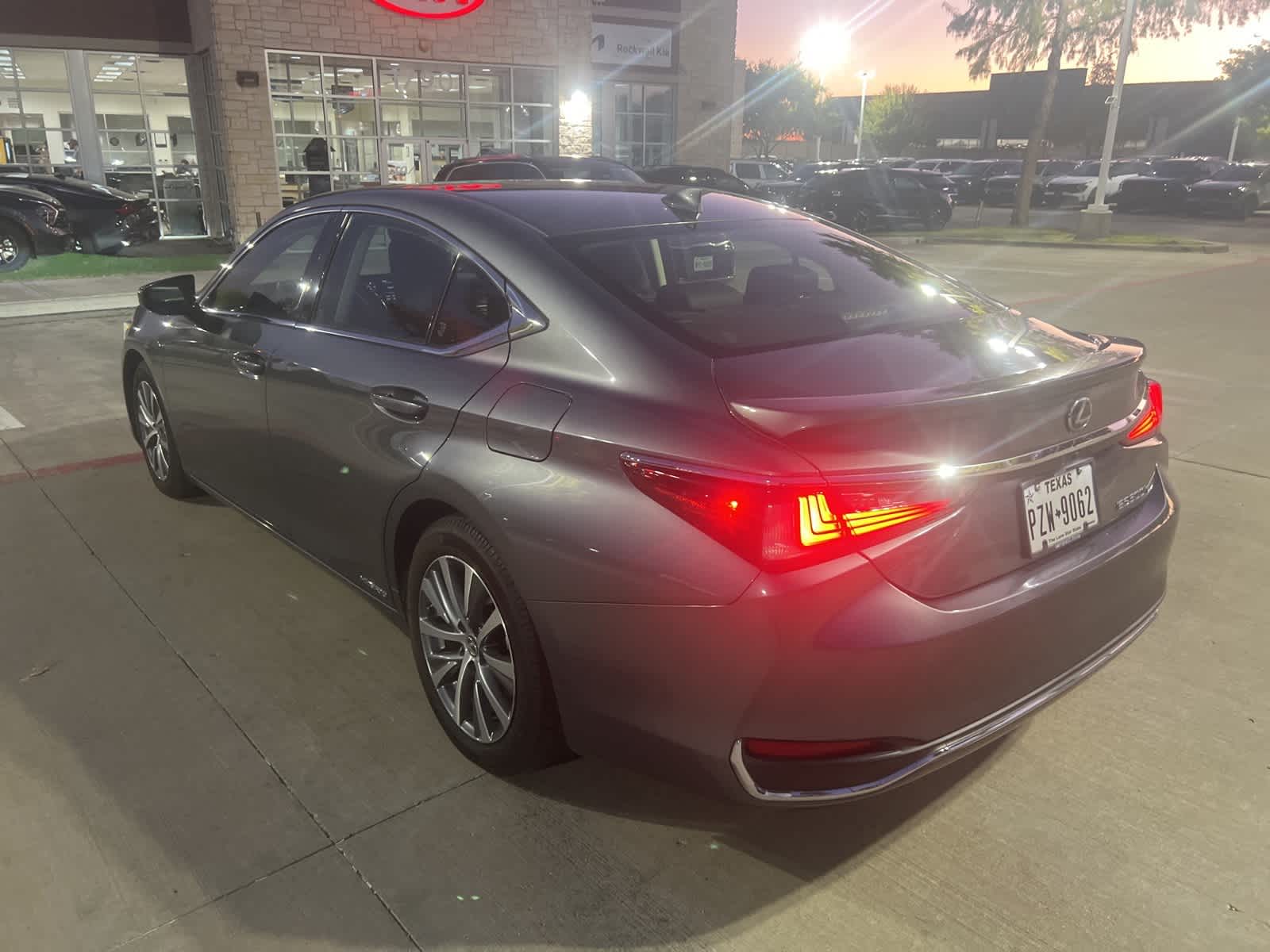 2019 Lexus ES  7