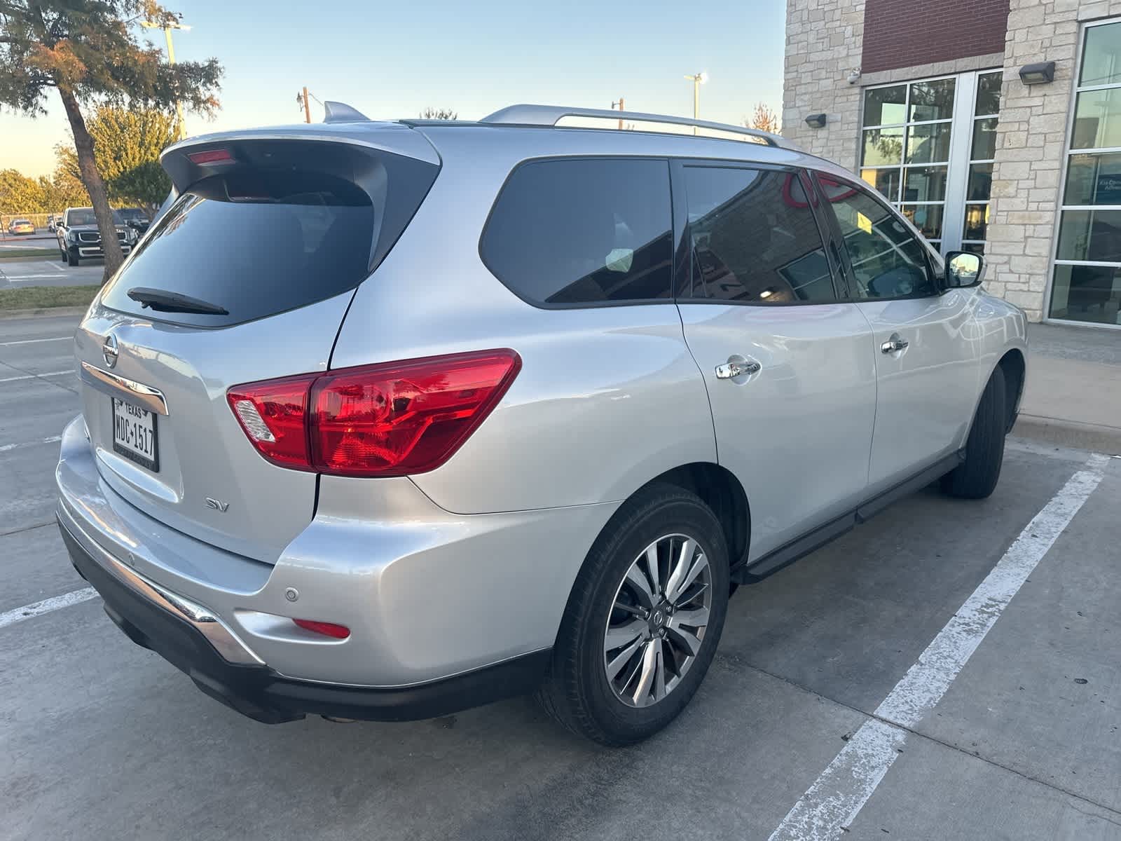 2019 Nissan Pathfinder SV 4