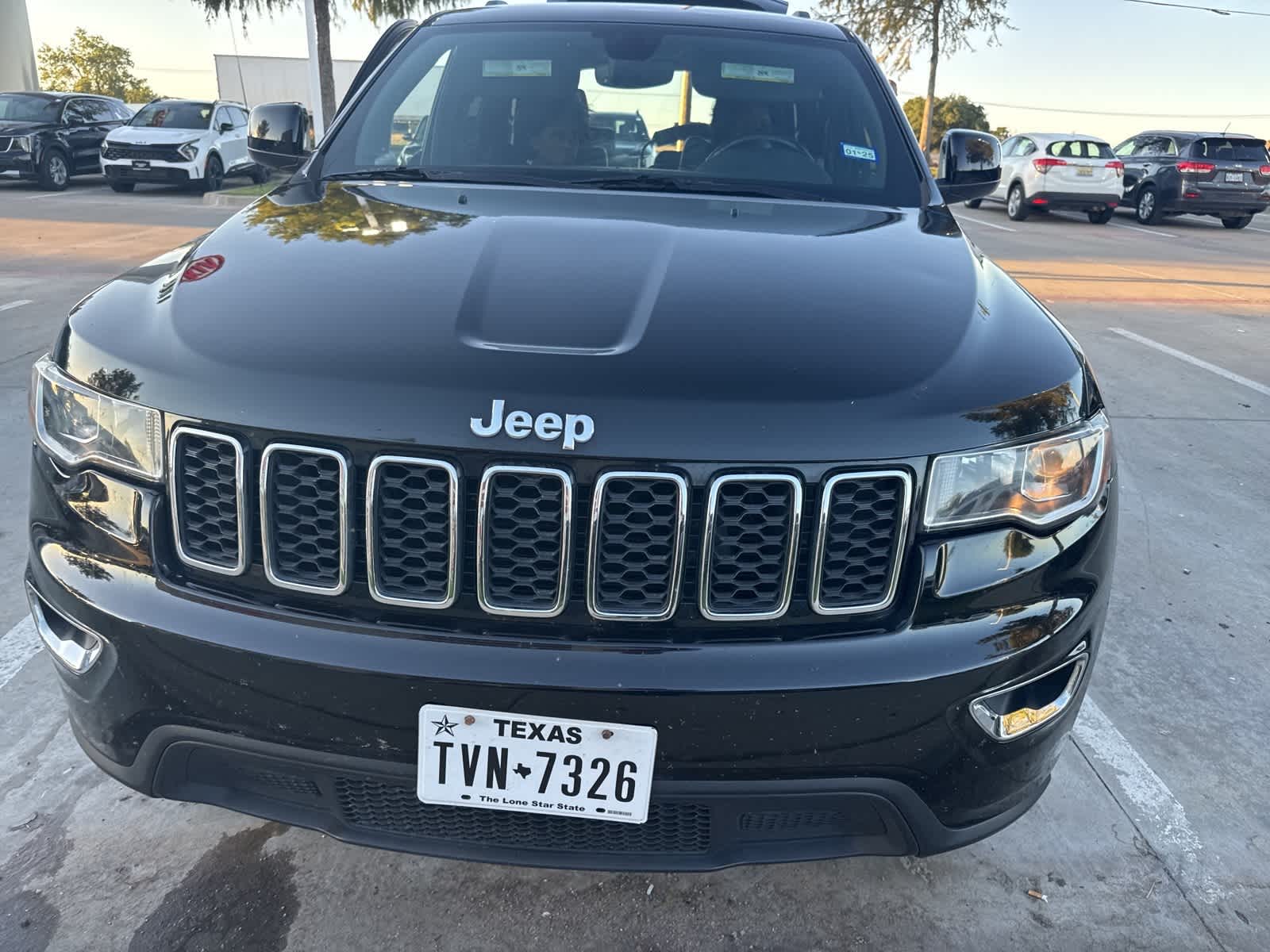 2019 Jeep Grand Cherokee Laredo E 2