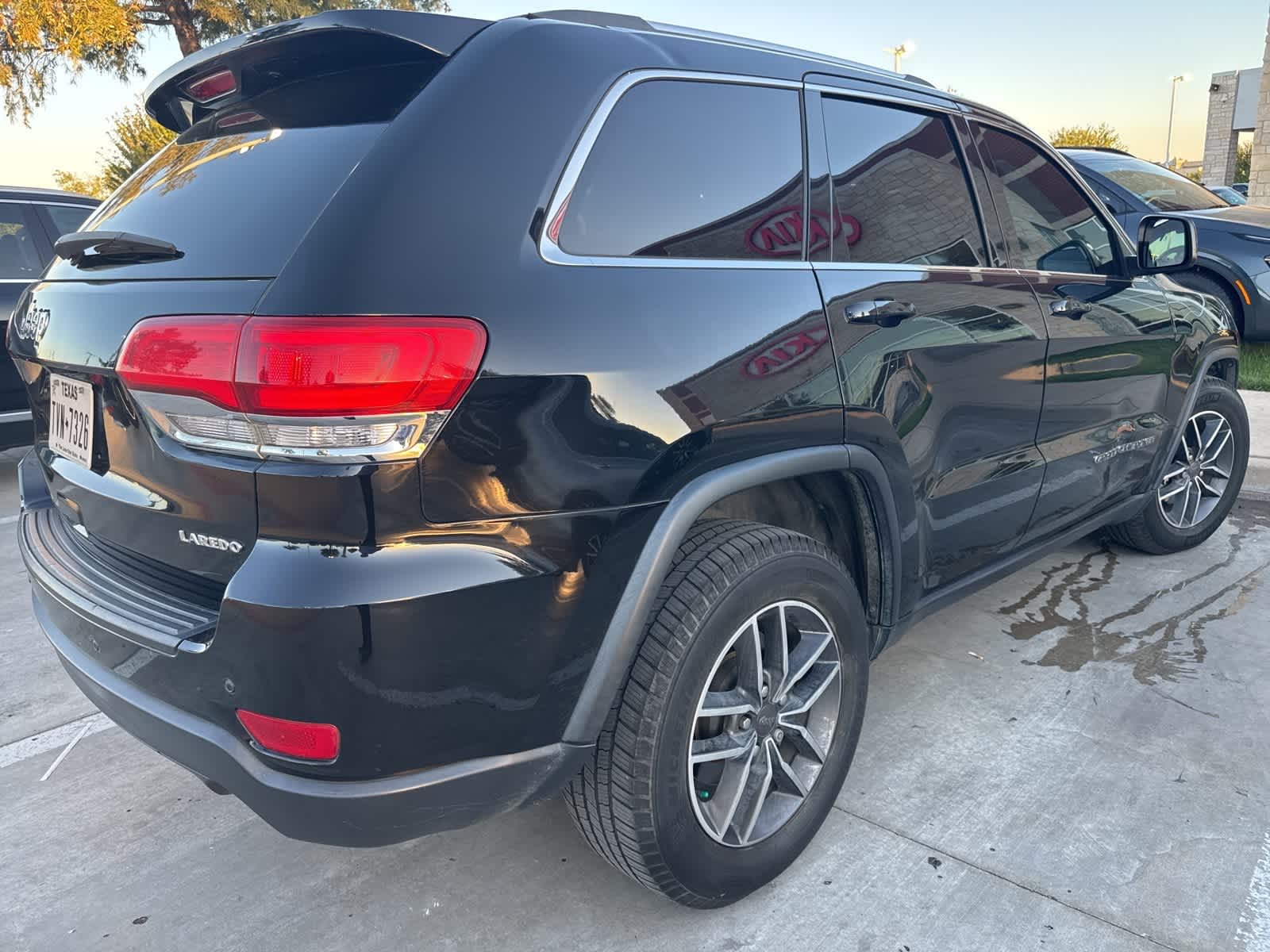 2019 Jeep Grand Cherokee Laredo E 4