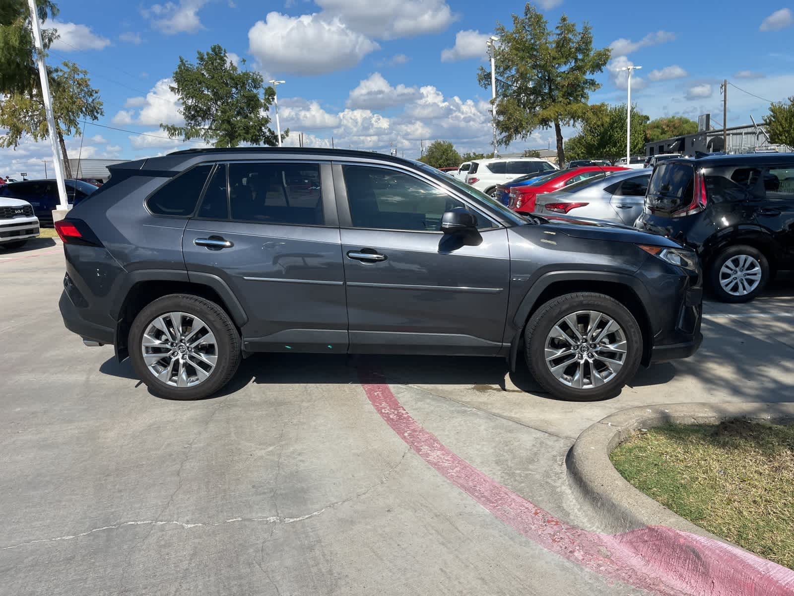 2019 Toyota RAV4 Limited 4