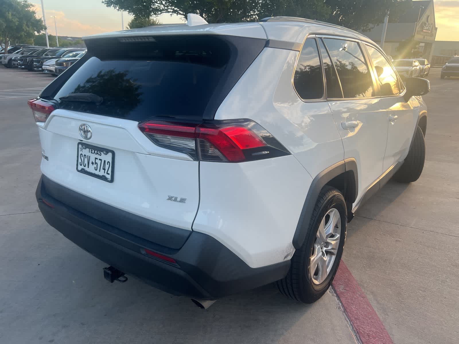 2019 Toyota RAV4 XLE 5